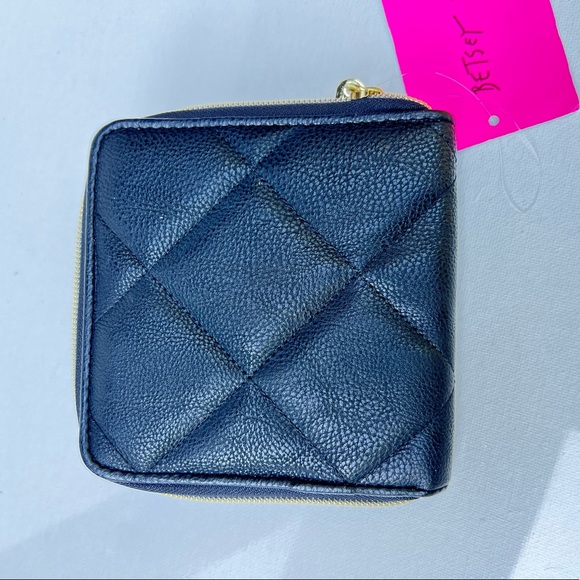 Betsey Johnson Black Quilted Bow Turnlock Zip Clutch Wallet BB15150 - Picture 4 of 10